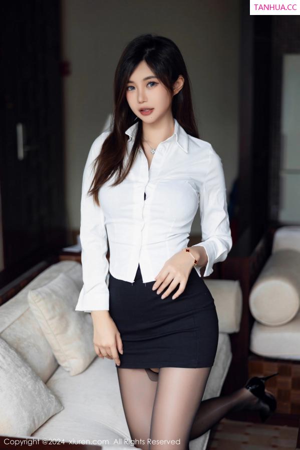 綺裡嘉 绮里嘉 [XiuRen]高清写真图 2024.02.02 No.8053 绮里嘉ula 黑丝美腿第9张图片